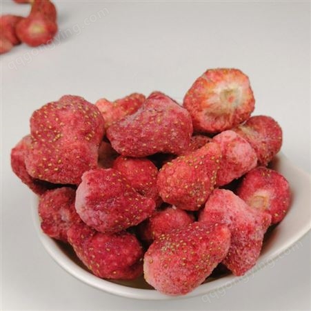 冻干草莓干FD草莓脆牛扎雪花酥冻干水果健康零食散装批发
