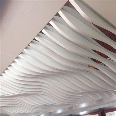 润盈木纹弧形铝方通吊顶门头建筑材料定制样式
